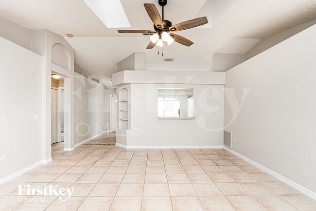 Foto del edificio - 213 Autumn Ridge Rd