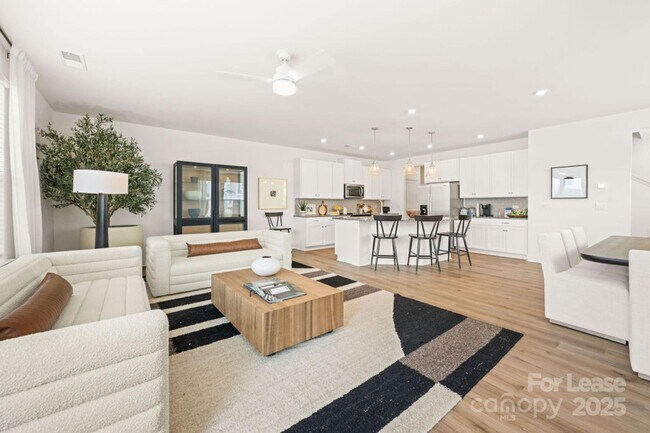 Building Photo - 3308 Glade Dr