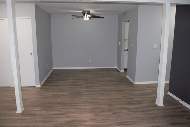 Foto del edificio - 568 Somerset Ln