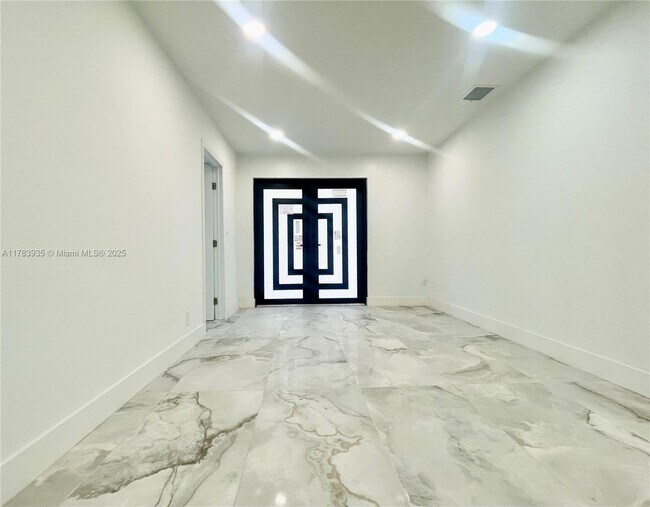 Foto del edificio - 1649 NE 8th Ave