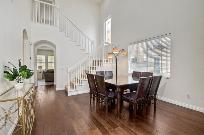 Foto del edificio - "Spacious 4-Bedroom Retreat in Rancho Carr...