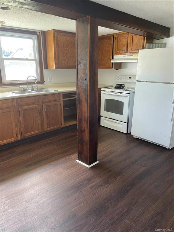 Foto del edificio - 843 Goshen Turnpike