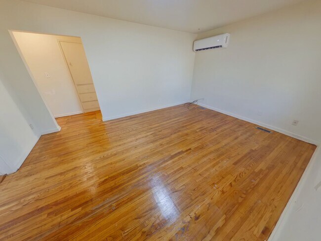 Foto del edificio - 1201 Dellrose