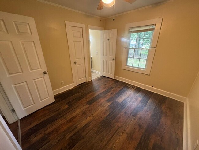 Foto del edificio - 102 W Meadow Way Dr