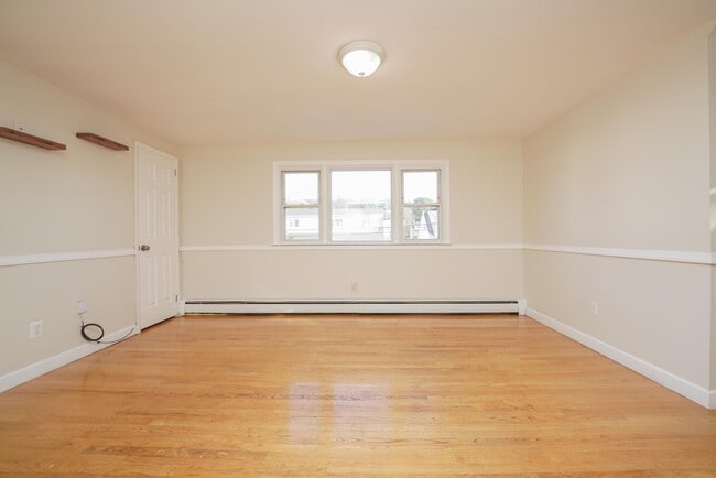 Foto del edificio - 142 Maple Ave