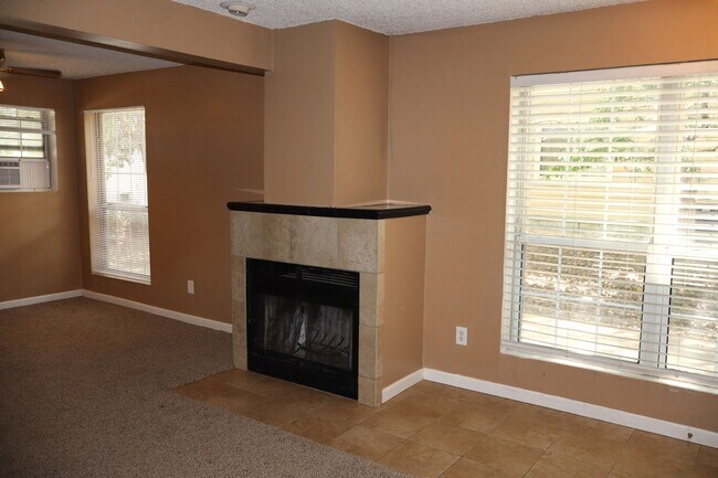 Foto del edificio - Charming Ground-Level Apartment in the Heart of Fort Collins