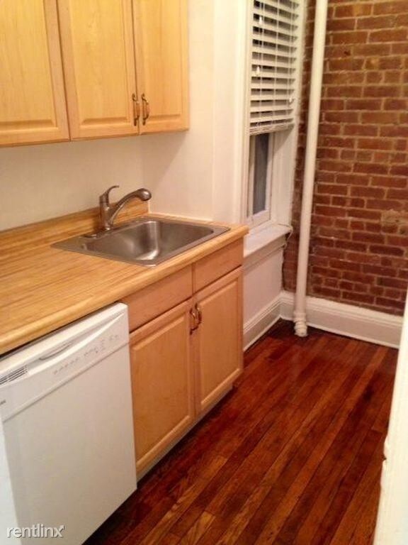 Primary Photo - 440 E 81st St