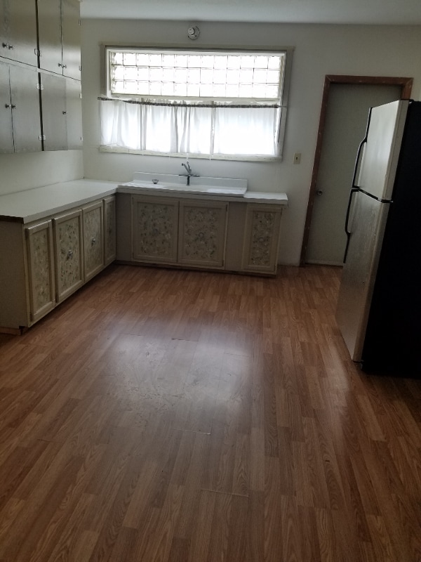 Building Photo - 300 Bowers St