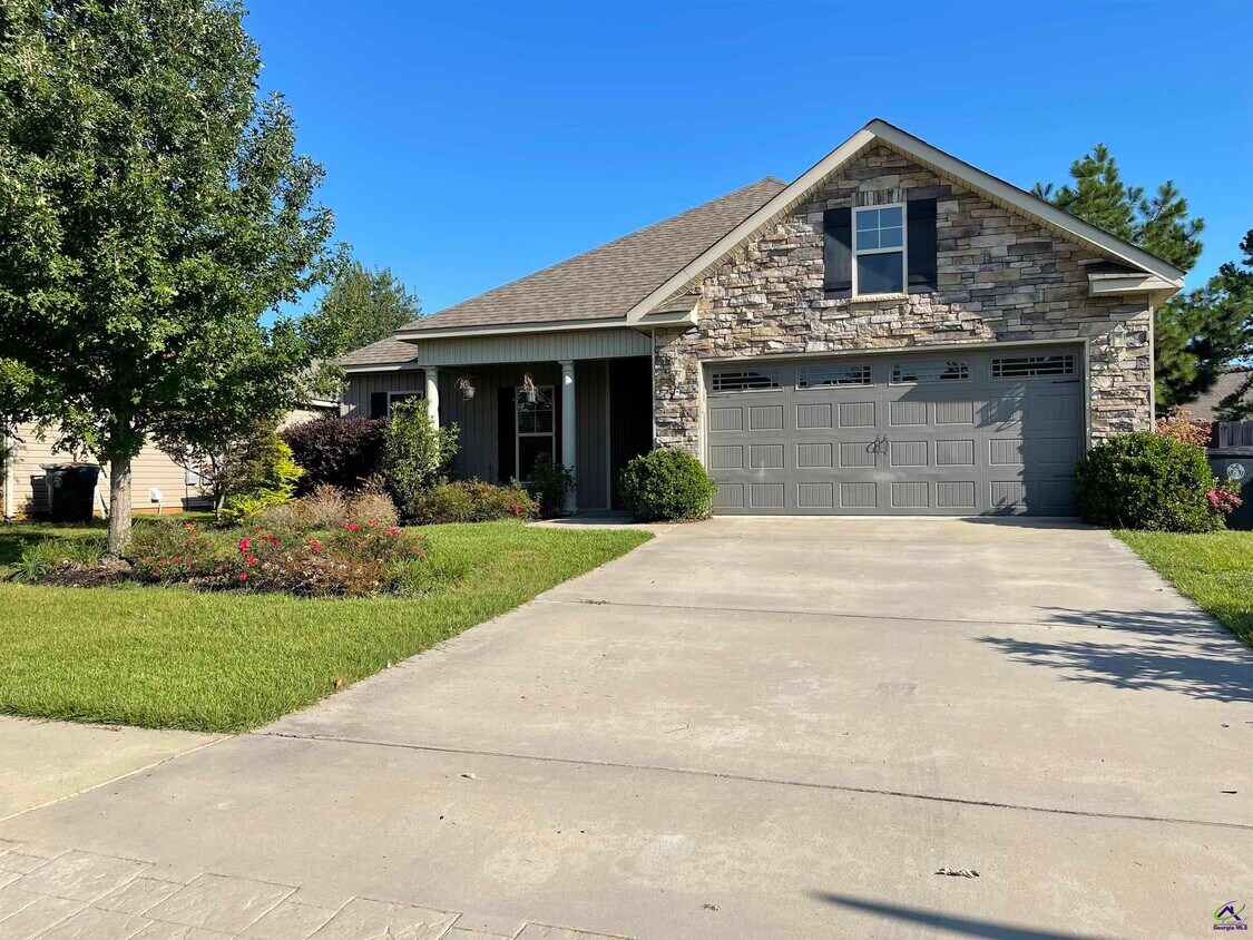 Foto principal - 114 Highland Point Dr