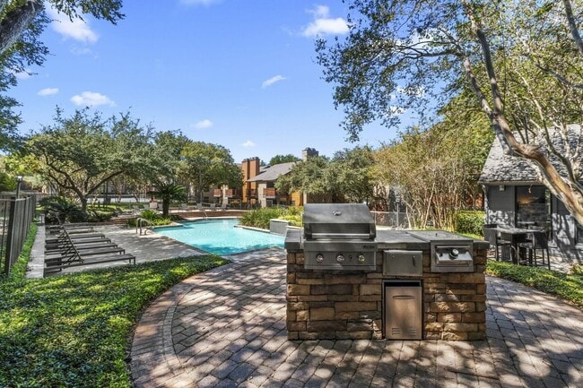 Outdoor BBQ Grills - Renata on Fredericksburg