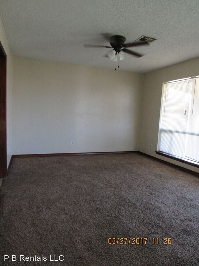 Building Photo - 3 br, 1 bath House - 4618 SW I Avenue