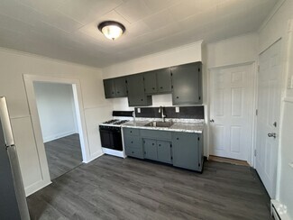 Building Photo - 312 Maple St