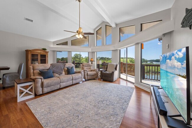 Foto del edificio - 3806 Spinnaker Dr