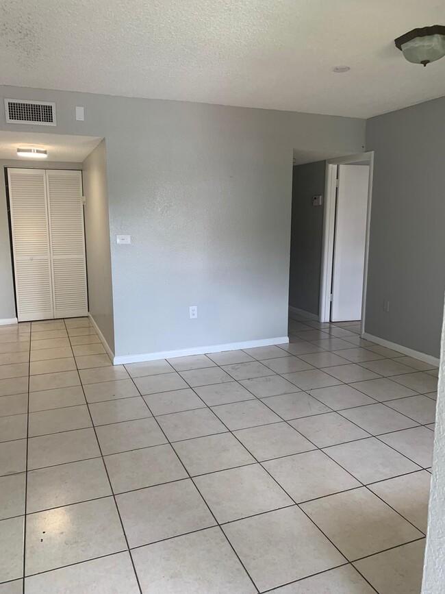 Foto del edificio - 17500 NW 68th Ave