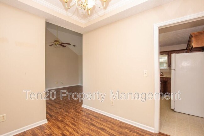 Building Photo - 39 Farmbrook Dr