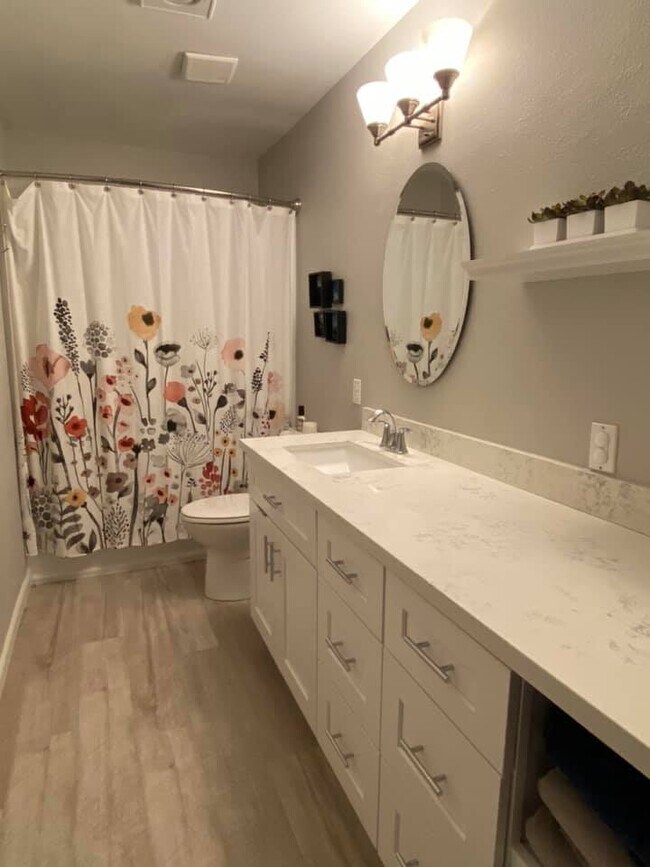 Family Bathroom - 18505 SE Newport Way