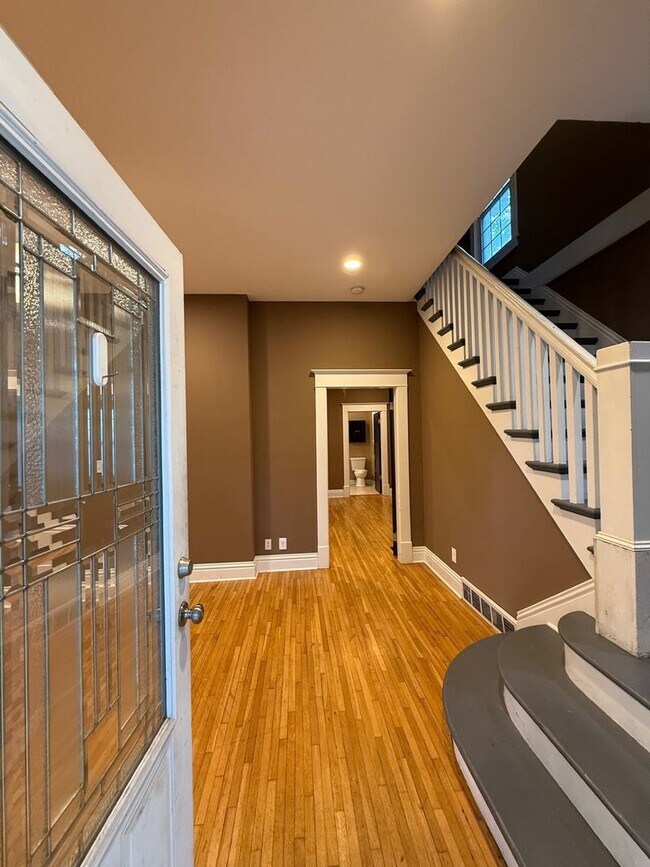 Foto del edificio - August lease-1207 Houston Street-$1700