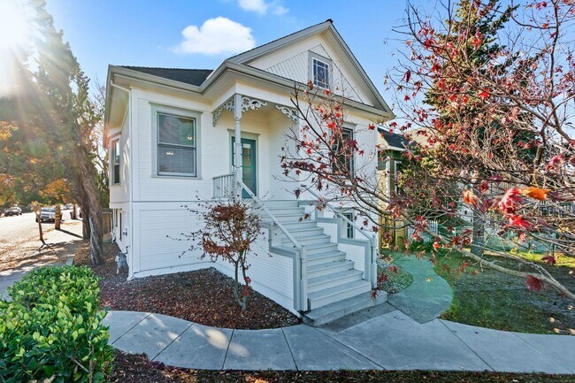 Building Photo - Downtown Napa 2 bdrm 1.5 Bath Home Availab...