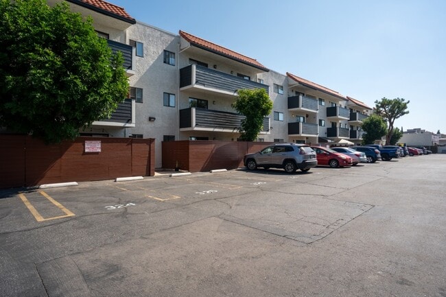 Building Photo - Canyon Village