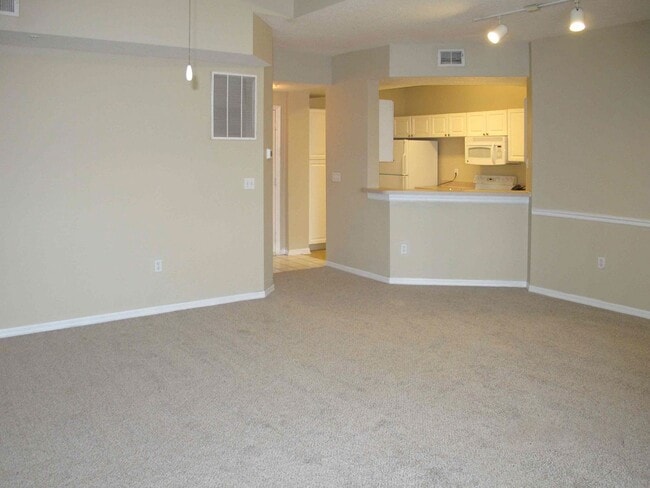 Photo - 5572 METROWEST BLVD # 5-310 Apartment