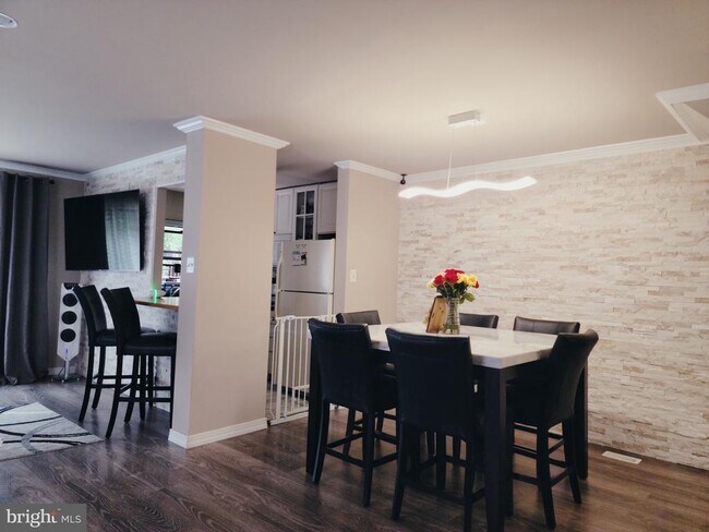 Foto del edificio - 9364 Neil Rd