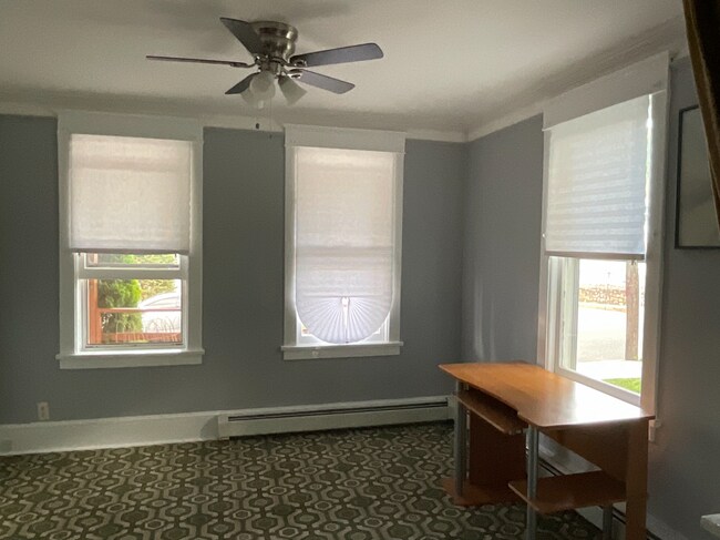 Foto del edificio - 51 Maple Ave