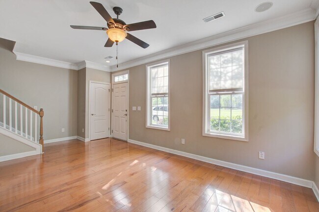Building Photo - 802 Rue Dr