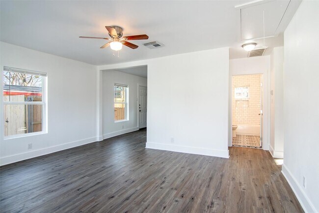Foto del edificio - 3203 E 16th St