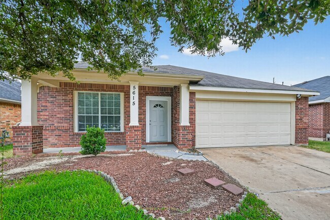 Foto del edificio - 5615 Brookhollow Oaks Trail