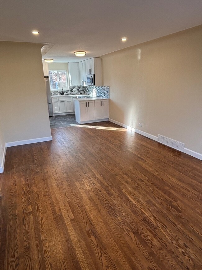 Foto del edificio - 2220 Ames St