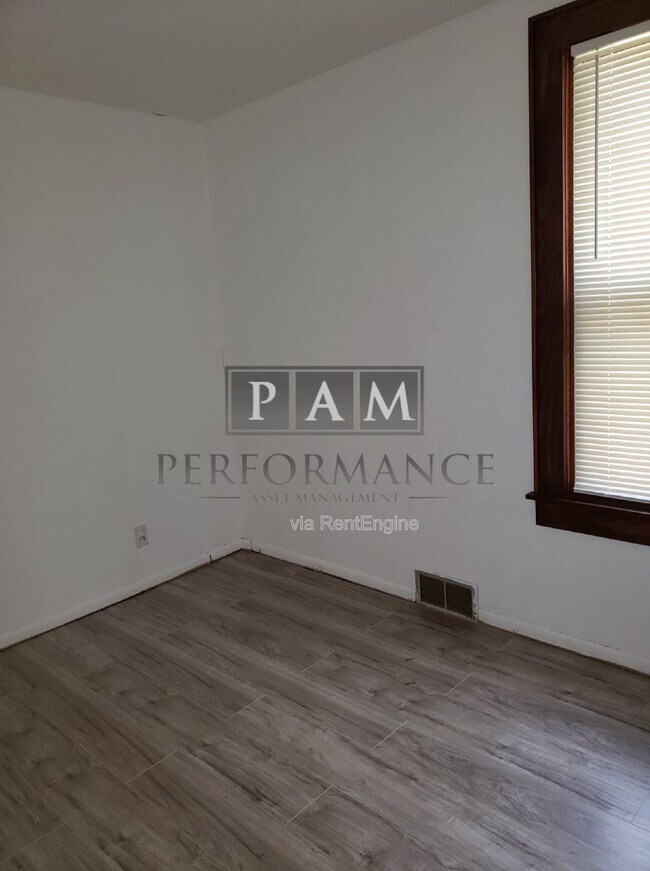 Foto del edificio - 3770 E Holmes Ave