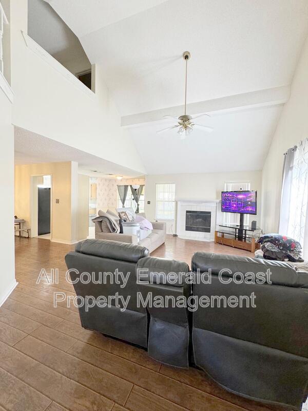 Foto del edificio - 420 Sandy Ridge Cir