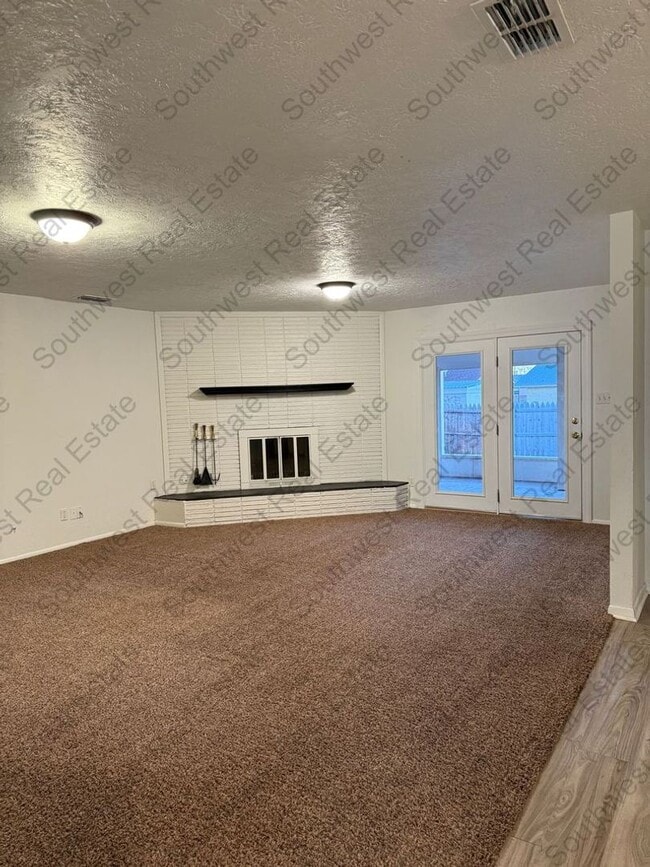 Building Photo - Spacious 4 bedroom 2 bath brick home