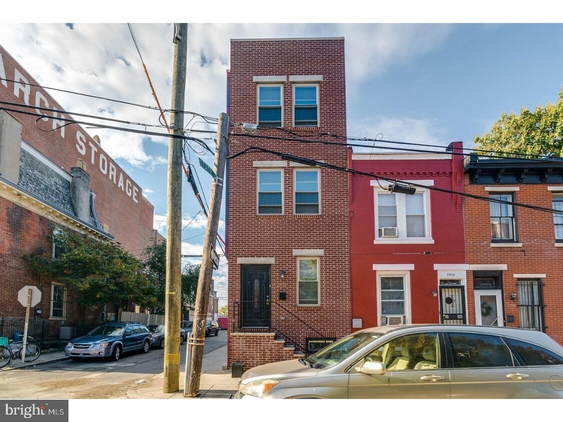 Primary Photo - 3908 Warren St