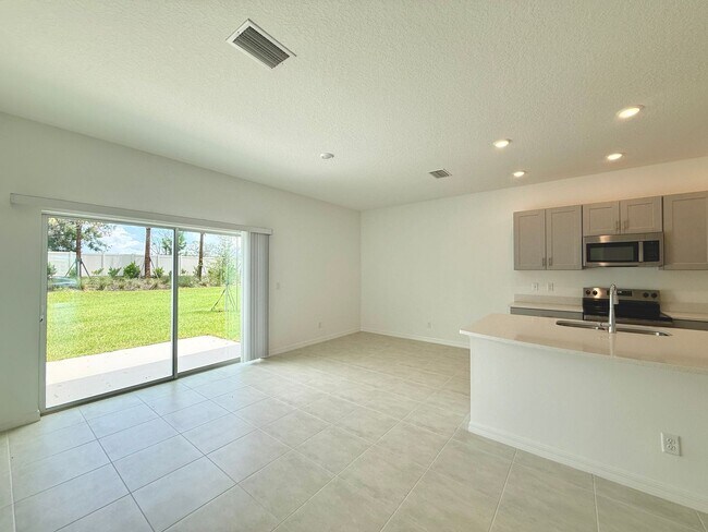 Building Photo - New - Never Lived In Townhome - Lakewood R...