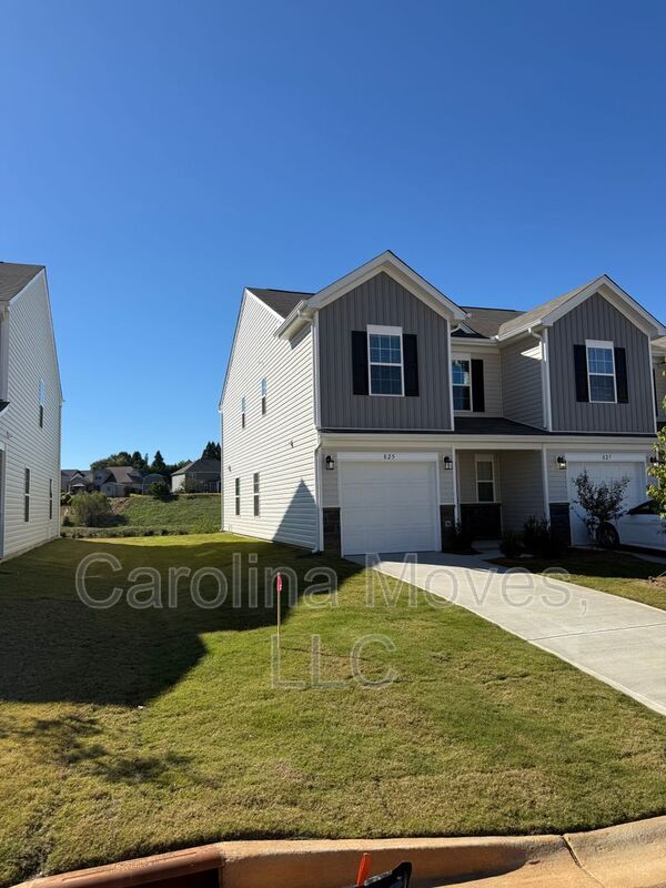 Building Photo - 825 Powder Br Dr