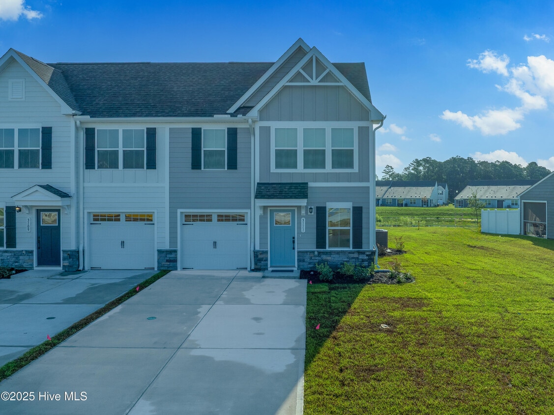 Primary Photo - 3111 Edgehill Dr