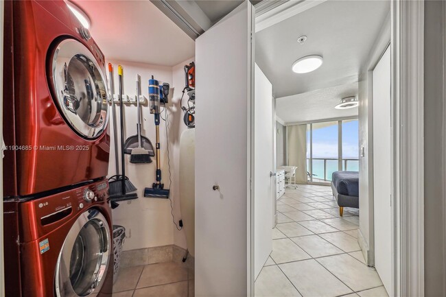 Foto del edificio - 16699 Collins Ave