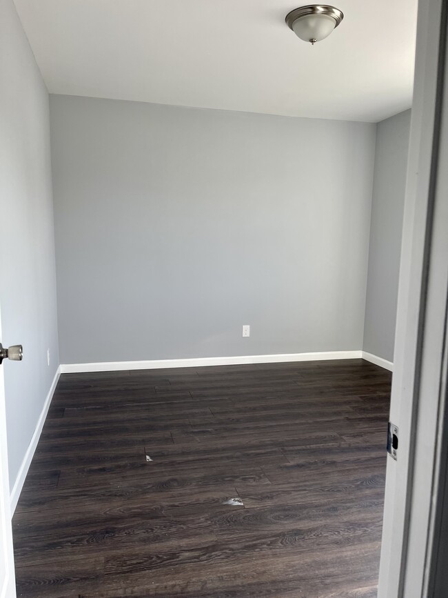 Building Photo - 836 S Hamilton Rd
