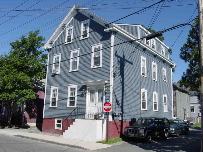 2nd floor rental! - 29 Poplar St