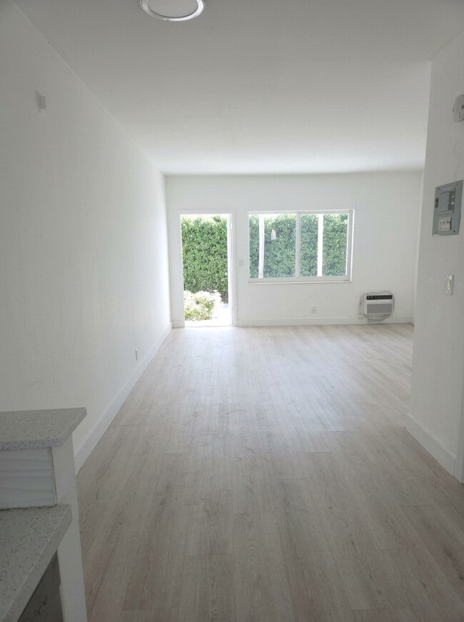 Foto del edificio - 6844 Abbott Ave