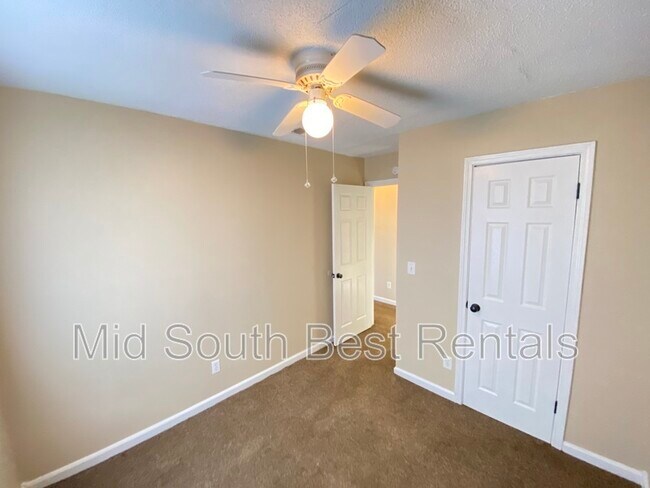 Foto del edificio - 3322 Burgess Dr