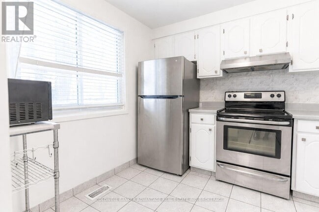 Building Photo - 5815 Swayze Dr