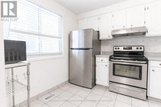 Photo du bâtiment - 5815 Swayze Dr