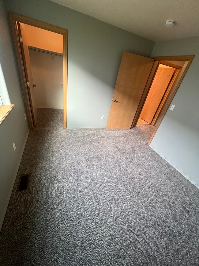 Foto del edificio - 803 E Riggs St