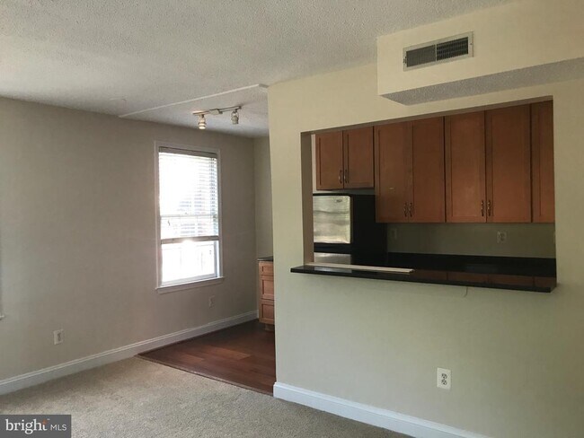 Foto del edificio - 612 Bashford Ln