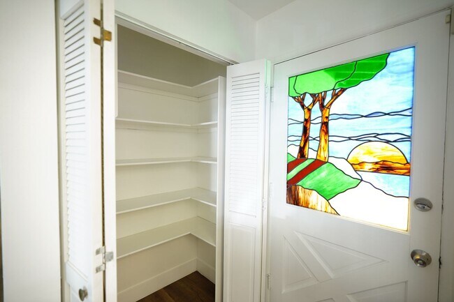 Foto del edificio - 220 Lilac Ct