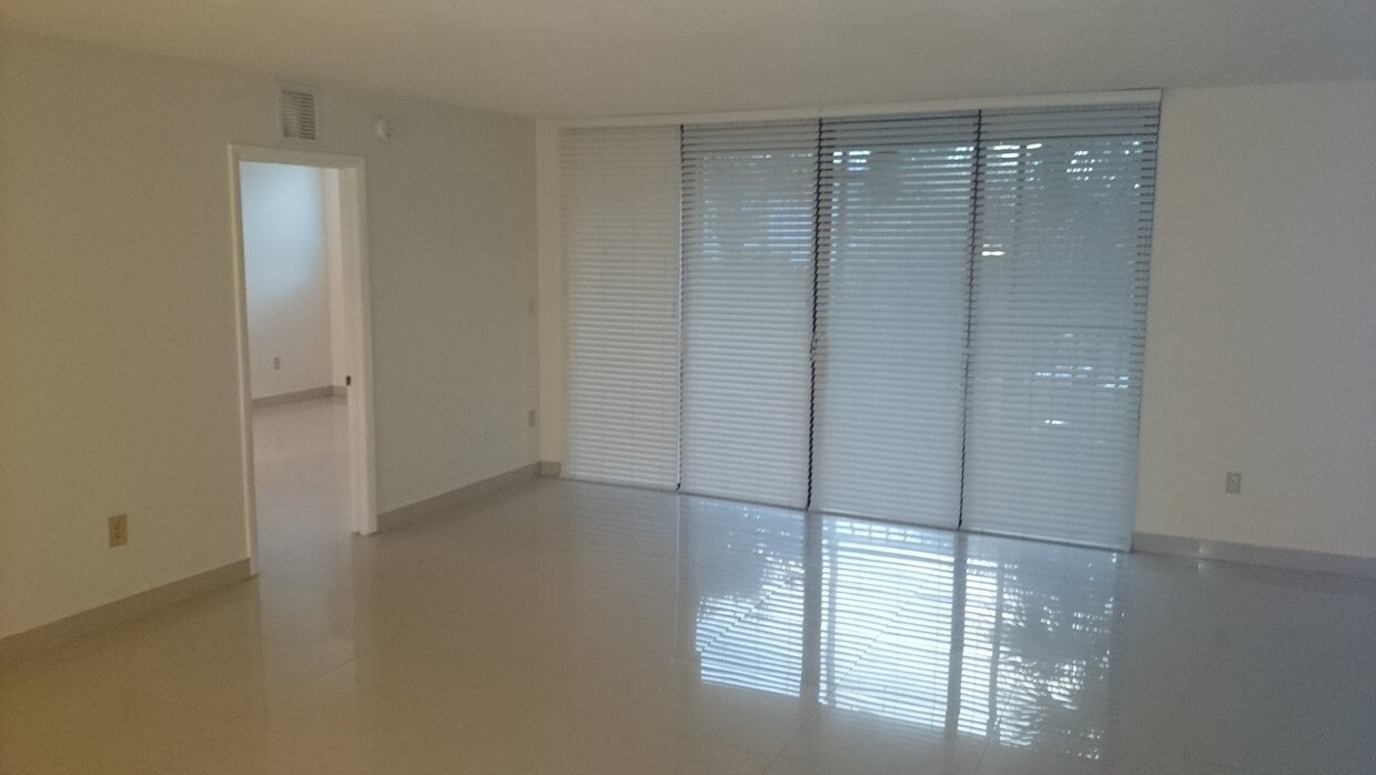 Photo - 9735 NW 52nd St (Doral, FL)