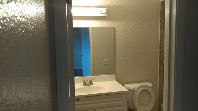 Foto del edificio - Nice and Clean 2 Bedroom 1 Bath Duplex in Orangevale
