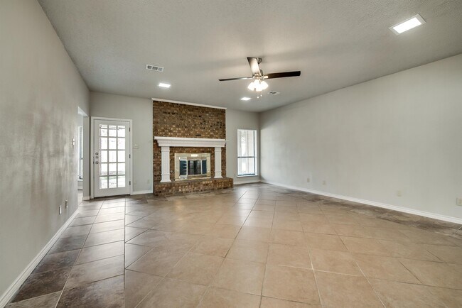 Building Photo - 6504 Parkview Dr